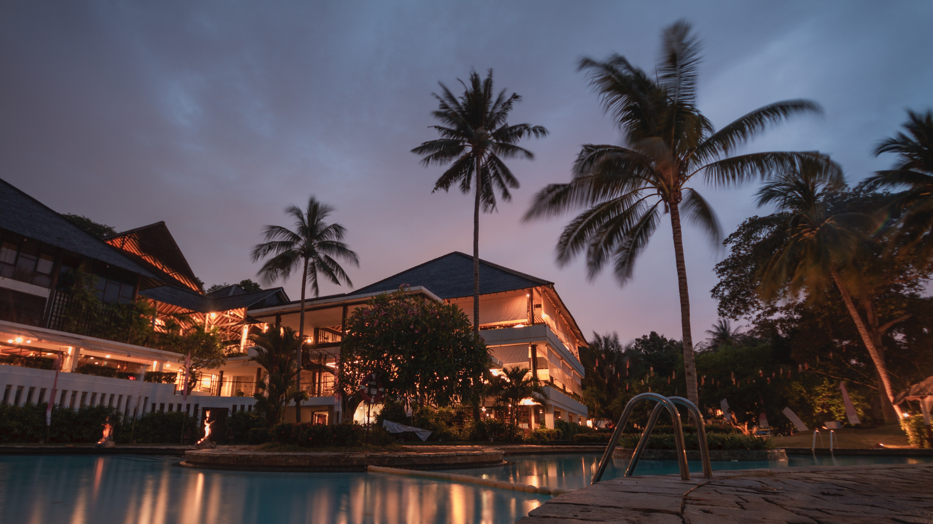 リゾートの夕暮れ